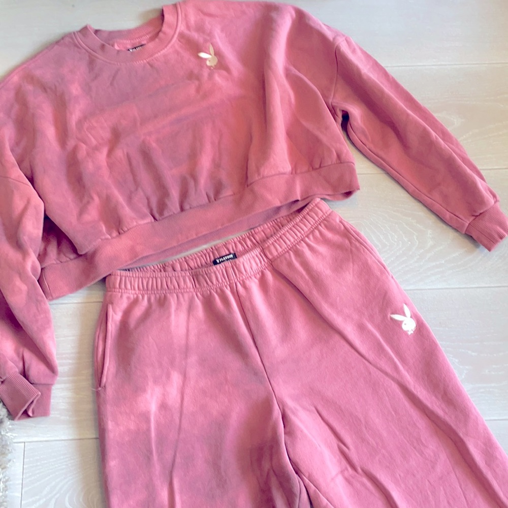 Playboy pink tie dye sweatpants-cropped crewneck